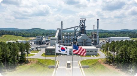 이곳에 관련 이미지 삽입: 현대제철 미국 조지아 공장 전경 또는 해외 진출의 장점을 정리한 표