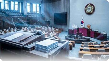 이곳에 관련 이미지 삽입: 국회 본회의장 또는 당정 회의에서 냉랭한 기류가 흐르는 장면